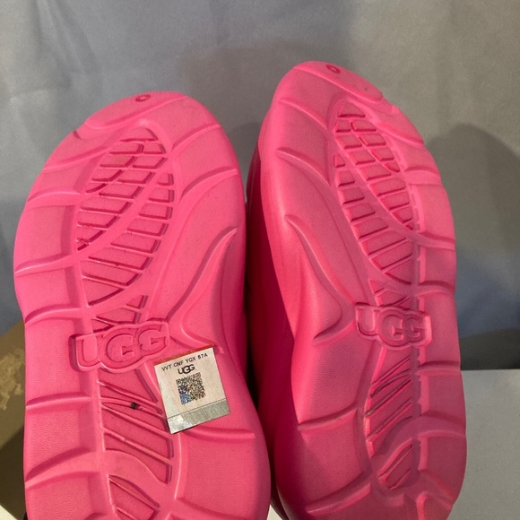 UGG Kids Pink Slip-On Shoes size 4 - Picture 4 of 5